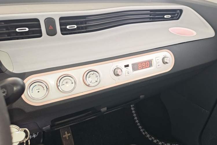 Used Wuling Hongguang MINIEV 2022 Macaron Premium Model – Lithium Iron Phosphate Audio And AC Panel