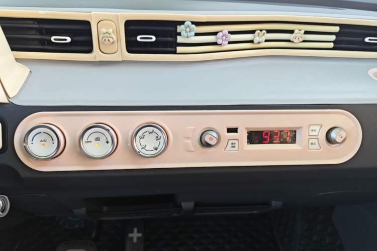 Used Wuling Hongguang MINIEV 2022 Zizai Version Lithium Iron Phosphate Audio And AC Panel