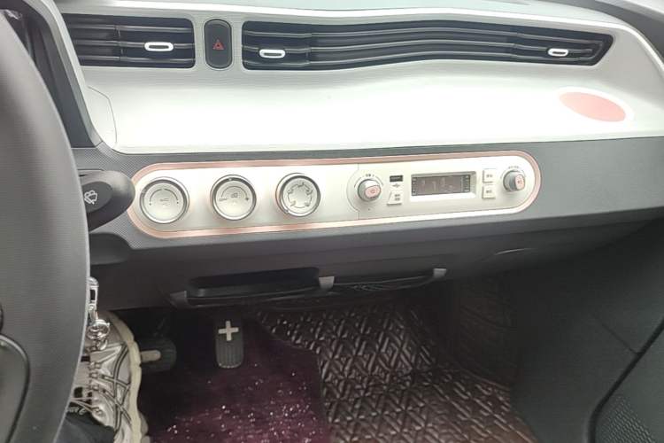 Used Wuling Hongguang MINIEV 2022 Macaron Premium Model – Lithium Ternary Battery Audio And AC Panel