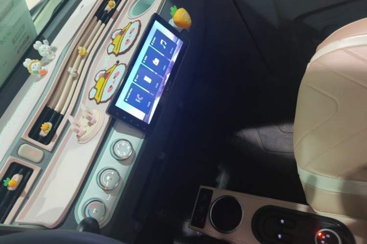 Used Wuling Hongguang MINIEV 2022 Macaron Premium Model – Lithium Iron Phosphate Audio And AC Panel