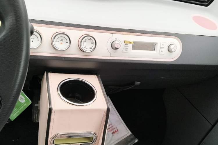 Used Wuling Hongguang MINIEV 2022 Macaron Premium Model – Lithium Iron Phosphate Audio And AC Panel