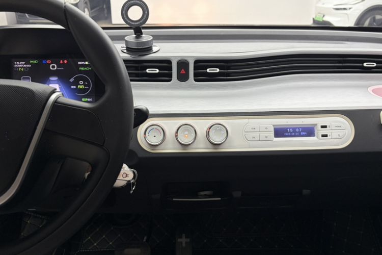 Used Wuling Hongguang MINIEV 2022 Macaron Premium Model – Lithium Iron Phosphate Audio And AC Panel