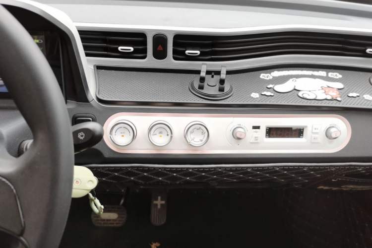 Used Wuling Hongguang MINIEV 2022 Macaron Premium Model – Lithium Iron Phosphate Audio And AC Panel
