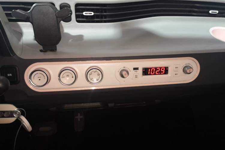 Used Wuling Hongguang MINIEV 2022 Macaron Premium Model – Lithium Ternary Battery Audio And AC Panel