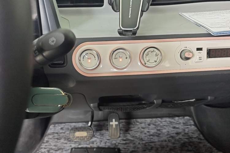 Used Wuling Hongguang MINIEV 2022 Macaron Fashion Model Lithium Iron Phosphate Audio And AC Panel