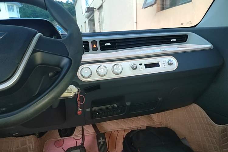 Used Wuling Hongguang MINIEV 2022 Macaron Premium Model – Lithium Ternary Battery Audio And AC Panel