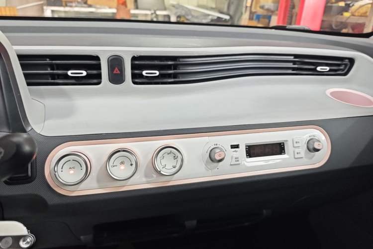 Used Wuling Hongguang MINIEV 2022 Macaron Premium Model – Lithium Ternary Battery Audio And AC Panel
