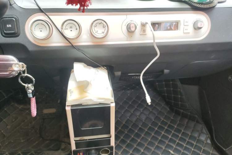 Used Wuling Hongguang MINIEV 2022 Macaron Premium Model – Lithium Iron Phosphate Audio And AC Panel
