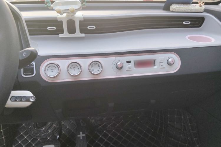 Used Wuling Hongguang MINIEV 2022 Macaron Premium Model – Lithium Iron Phosphate Audio And AC Panel