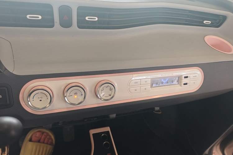 Used Wuling Hongguang MINIEV 2022 Macaron Premium Model – Lithium Iron Phosphate Audio And AC Panel