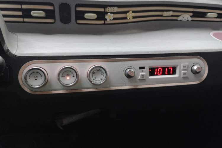 Used Wuling Hongguang MINIEV 2022 Macaron Premium Model – Lithium Iron Phosphate Audio And AC Panel