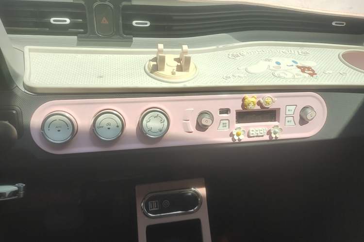 Used Wuling Hongguang MINIEV 2022 Macaron Premium Model – Lithium Ternary Battery Audio And AC Panel