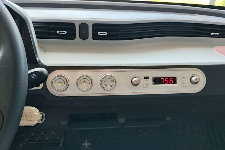Used Wuling Hongguang MINIEV 2022 Macaron Premium Model – Lithium Iron Phosphate Audio And AC Panel