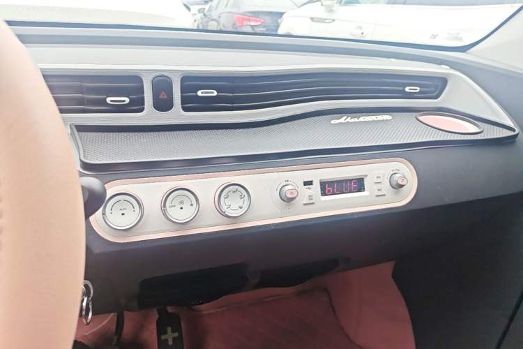Used Wuling Hongguang MINIEV 2022 Macaron Fashion Model Lithium Iron Phosphate Audio And AC Panel