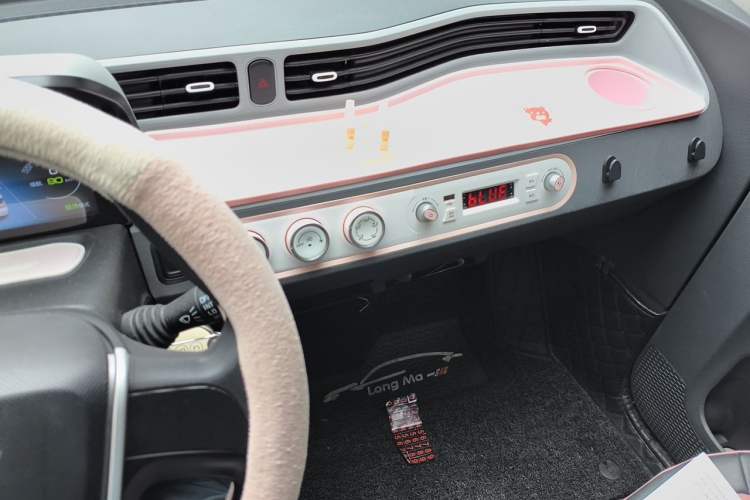 Used Wuling Hongguang MINIEV 2022 Macaron Fashion Model Lithium Iron Phosphate Audio And AC Panel