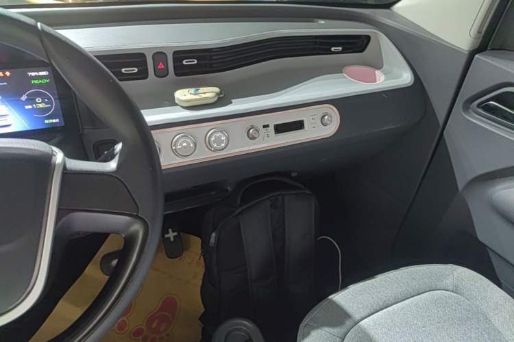 Used Wuling Hongguang MINIEV 2022 Macaron Premium Model – Lithium Iron Phosphate Audio And AC Panel