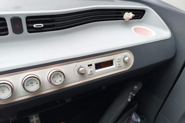 Used Wuling Hongguang MINIEV 2022 Macaron Premium Model – Lithium Iron Phosphate Audio And AC Panel