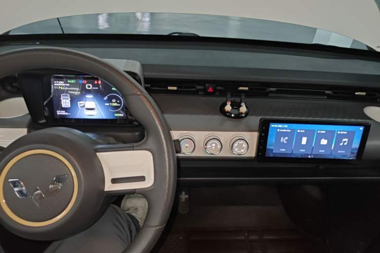 Used Wuling Hongguang MINIEV 2022 GAMEBOY 200km Gaming Edition with Lithium Iron Phosphate Audio And AC Panel