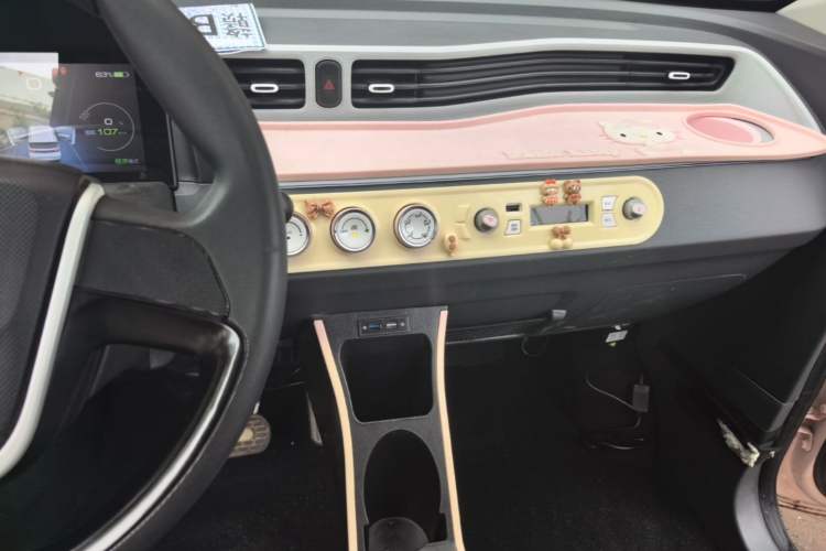 Used Wuling Hongguang MINIEV 2022 Macaron Premium Model – Lithium Iron Phosphate Audio And AC Panel
