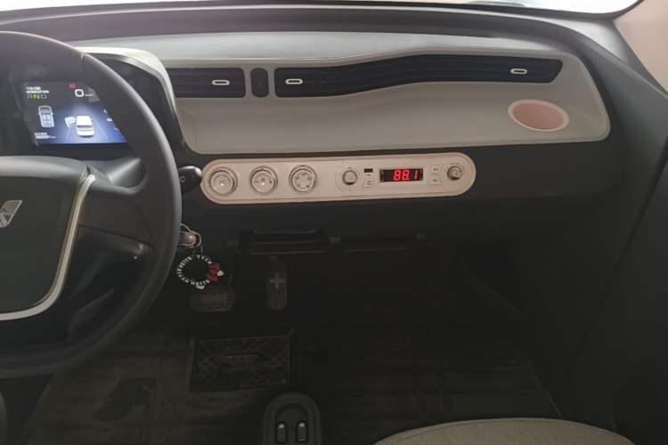 Used Wuling Hongguang MINIEV 2022 Macaron Premium Model – Lithium Iron Phosphate Audio And AC Panel