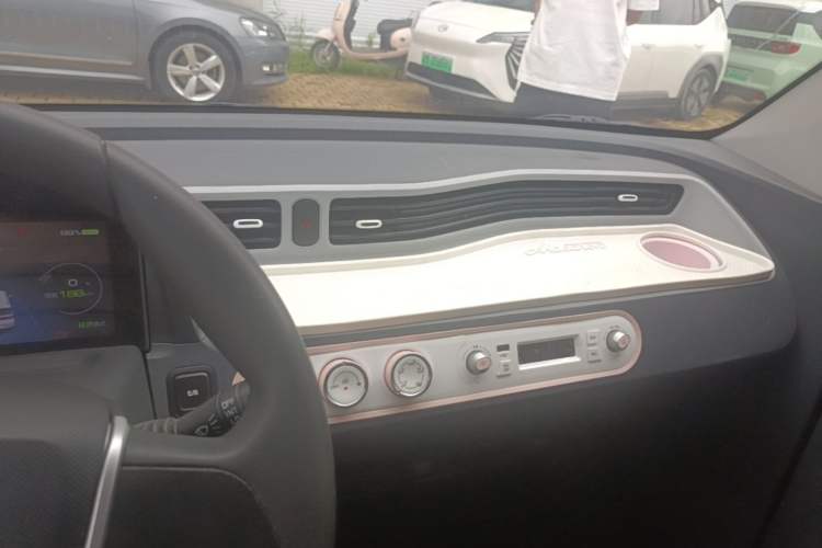 Used Wuling Hongguang MINIEV 2022 Macaron Premium Model – Lithium Iron Phosphate Audio And AC Panel