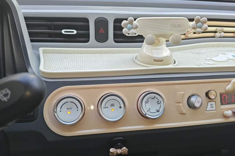 Used Wuling Hongguang MINIEV 2022 Macaron Fashion Model Lithium Iron Phosphate Audio And AC Panel