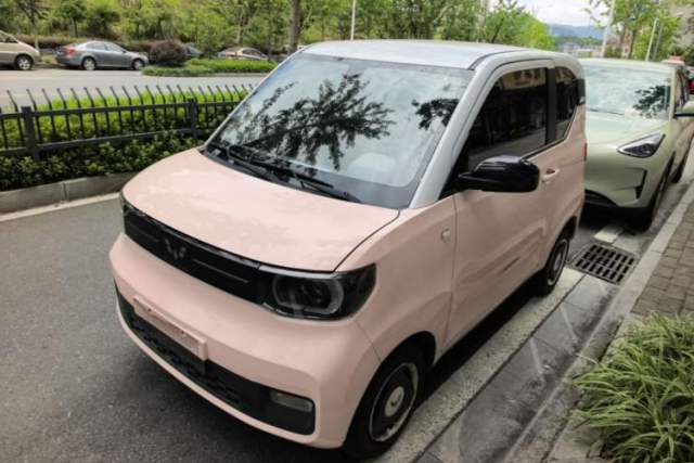 Używany Wuling Hongguang MINIEV 2022 Macaron Premium Model – Lithium Iron Phosphate