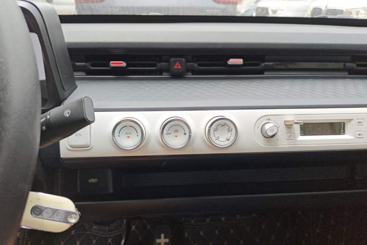Used Wuling Hongguang MINIEV 2022 GAMEBOY 300km Play Edition Lithium Iron Phosphate Audio And AC Panel