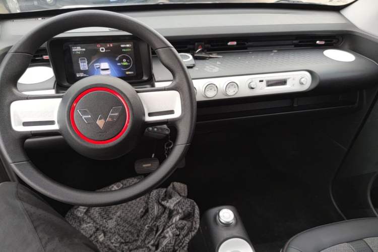 Used Wuling Hongguang MINIEV 2022 GAMEBOY 300km Enthusiast Model with Lithium Iron Phosphate Audio And AC Panel