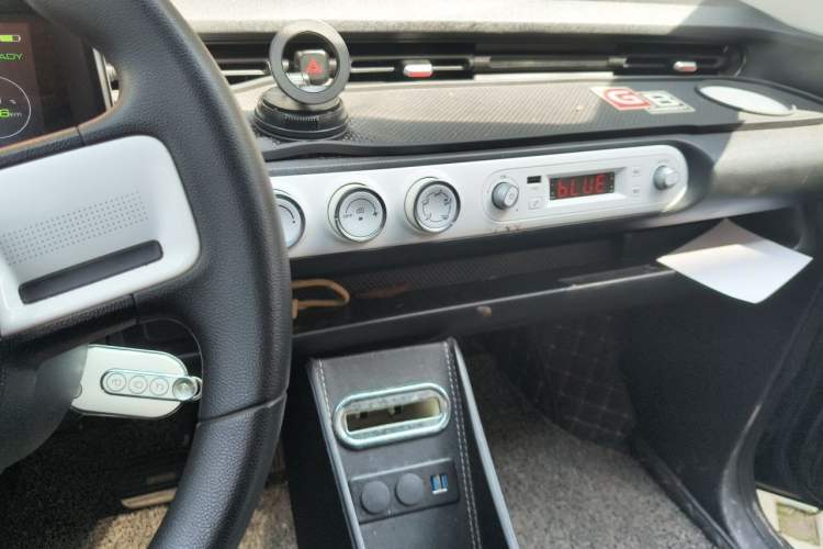 Used Wuling Hongguang MINIEV 2022 GAMEBOY 300km Enthusiast Model with Lithium Iron Phosphate Audio And AC Panel