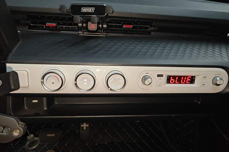 Used Wuling Hongguang MINIEV 2022 GAMEBOY 300km Enthusiast Model with Lithium Iron Phosphate Audio And AC Panel