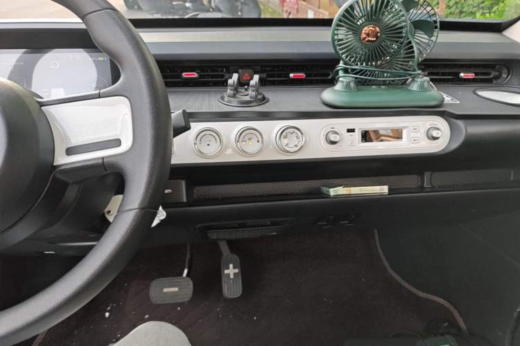 Used Wuling Hongguang MINIEV 2022 GAMEBOY 300km Enthusiast Model with Lithium Iron Phosphate Audio And AC Panel