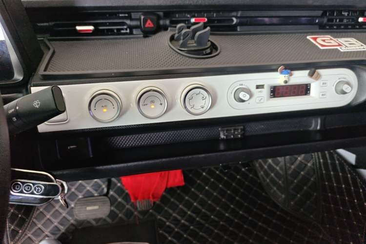 Used Wuling Hongguang MINIEV 2022 GAMEBOY 300km Enthusiast Model with Lithium Iron Phosphate Audio And AC Panel