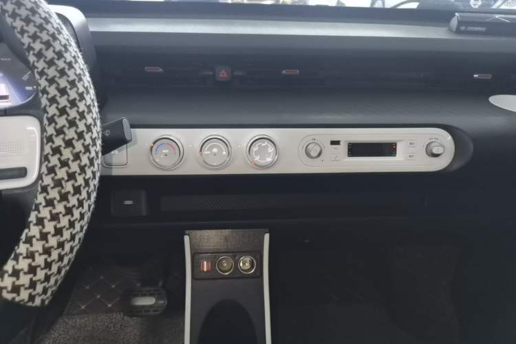 Used Wuling Hongguang MINIEV 2022 GAMEBOY 200km Play Edition with Lithium Iron Phosphate Audio And AC Panel