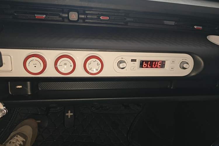 Used Wuling Hongguang MINIEV 2022 GAMEBOY 300km Enthusiast Model with Lithium Iron Phosphate Audio And AC Panel