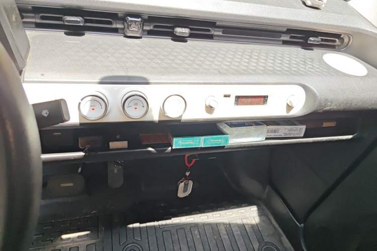 Used Wuling Hongguang MINIEV 2022 GAMEBOY 300km Enthusiast Model with Lithium Iron Phosphate Audio And AC Panel