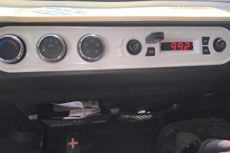 Used Wuling Hongguang MINIEV 2022 Easy Version Lithium Iron Phosphate Audio And AC Panel