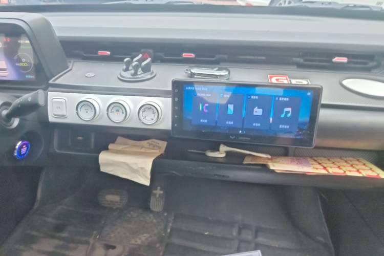 Used Wuling Hongguang MINIEV 2022 GAMEBOY 200km Play Edition with Lithium Iron Phosphate Audio And AC Panel