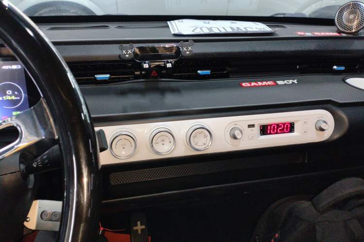 Used Wuling Hongguang MINIEV 2022 GAMEBOY 300km Enthusiast Model with Lithium Iron Phosphate Audio And AC Panel