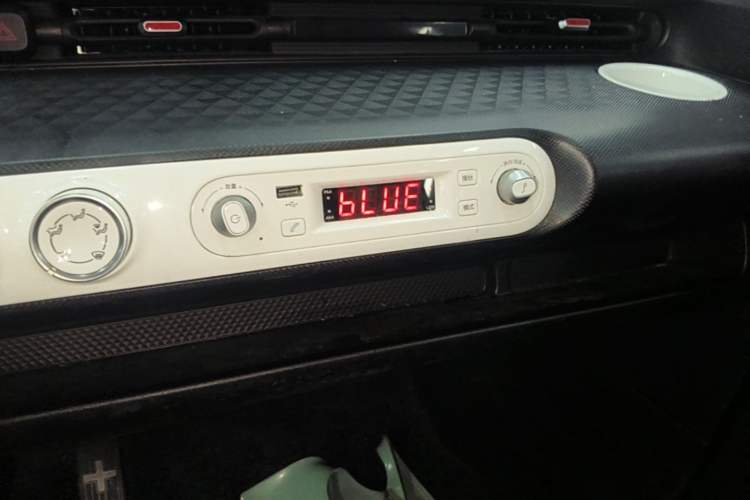 Used Wuling Hongguang MINIEV 2022 GAMEBOY 300km Enthusiast Model with Lithium Iron Phosphate Audio And AC Panel