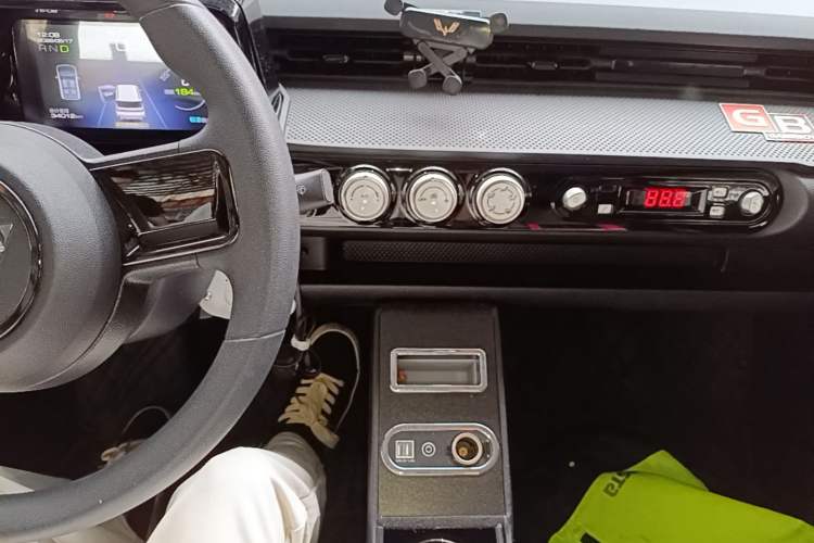 Used Wuling Hongguang MINIEV 2022 GAMEBOY 200km Play Edition with Lithium Iron Phosphate Audio And AC Panel