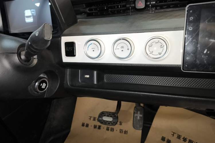 Used Wuling Hongguang MINIEV 2022 GAMEBOY 300km Enthusiast Model with Lithium Iron Phosphate Audio And AC Panel