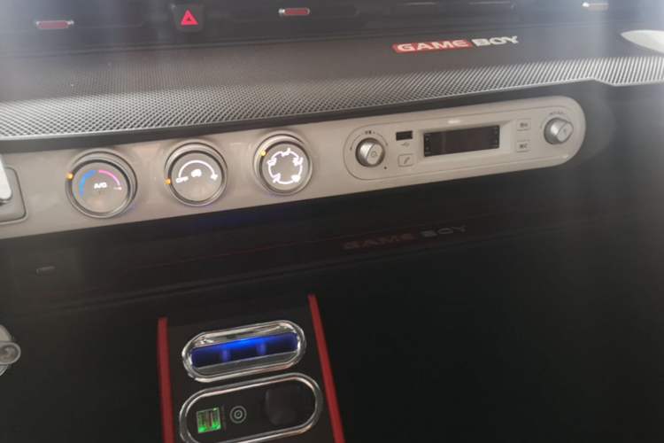 Used Wuling Hongguang MINIEV 2022 GAMEBOY 300km Enthusiast Model with Lithium Iron Phosphate Audio And AC Panel