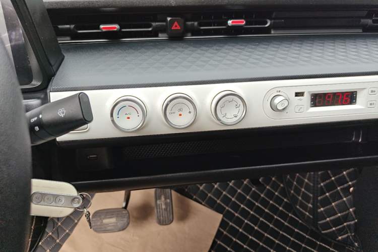 Used Wuling Hongguang MINIEV 2022 GAMEBOY 300km Enthusiast Model with Lithium Iron Phosphate Audio And AC Panel