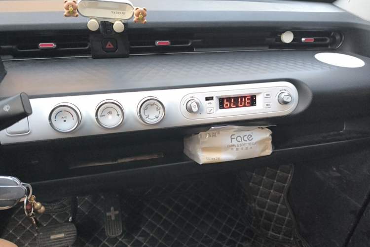 Used Wuling Hongguang MINIEV 2022 GAMEBOY 300km Enthusiast Model with Lithium Iron Phosphate Audio And AC Panel
