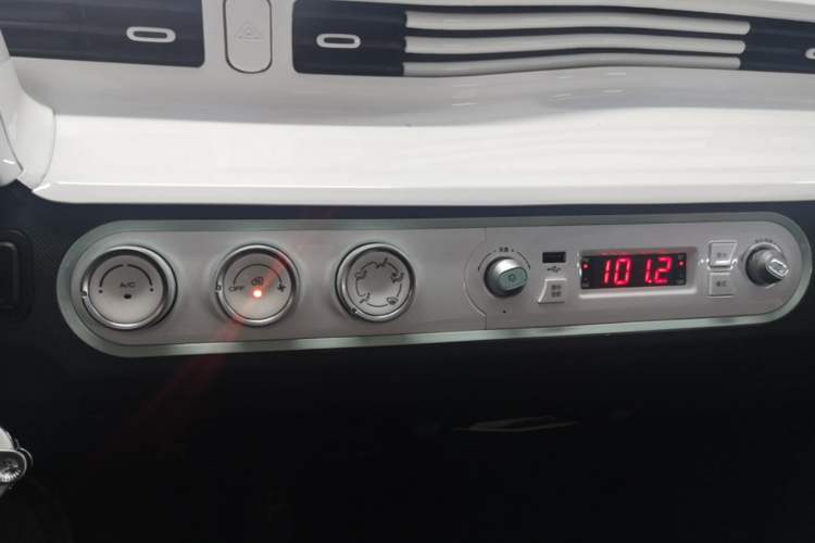 Used Wuling Hongguang MINIEV 2022 Macaron Premium Model – Lithium Iron Phosphate Audio And AC Panel