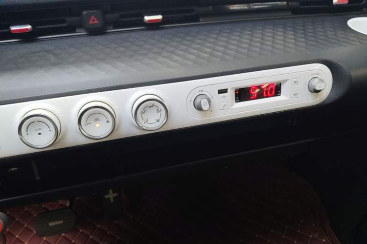 Used Wuling Hongguang MINIEV 2022 GAMEBOY 300km Enthusiast Model with Lithium Iron Phosphate Audio And AC Panel