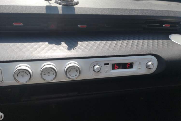 Used Wuling Hongguang MINIEV 2022 GAMEBOY 300km Enthusiast Model with Lithium Iron Phosphate Audio And AC Panel