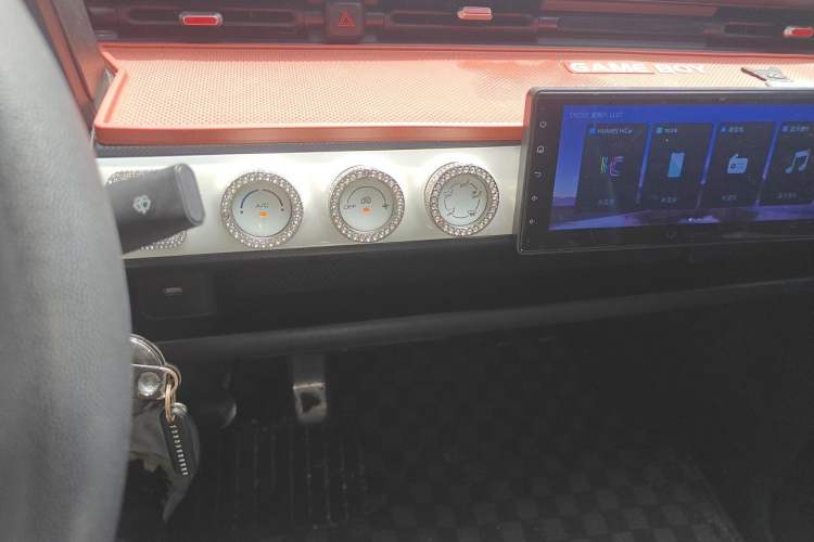 Used Wuling Hongguang MINIEV 2022 GAMEBOY 300km Enthusiast Model with Lithium Iron Phosphate Audio And AC Panel