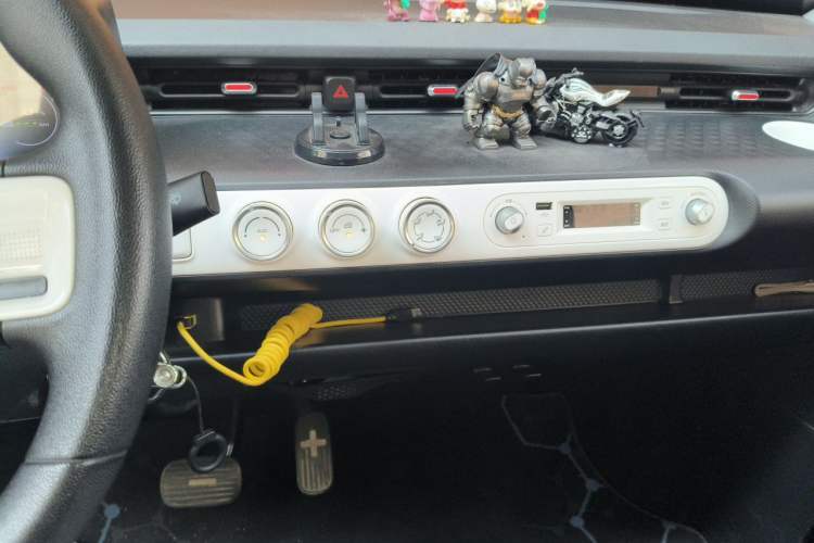 Used Wuling Hongguang MINIEV 2022 GAMEBOY 300km Play Edition Lithium Iron Phosphate Audio And AC Panel